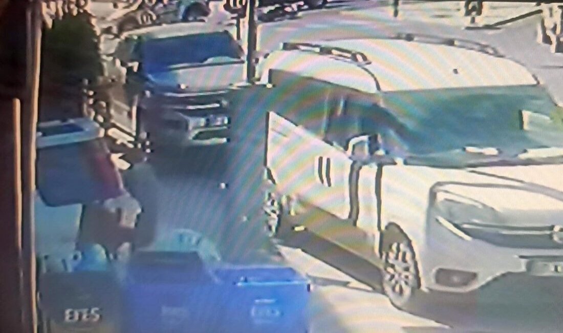 Antalya’nın Manavgat ilçesinde dönüş yapmak isteyen otomobile çarpmamak için manevra