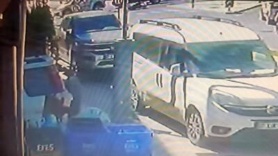 Antalya’nın Manavgat ilçesinde dönüş yapmak isteyen otomobile çarpmamak için manevra