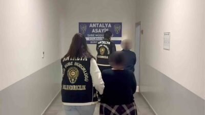 Antalya’da kendilerini ’mali istihbarat birimi yetkilisi’ olarak tanıtan şahıslar, bir