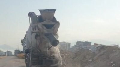 Antalya’nın Kepez ilçesinde bir vatandaşın çevreyi kirletirken görüntülediği beton mikserine