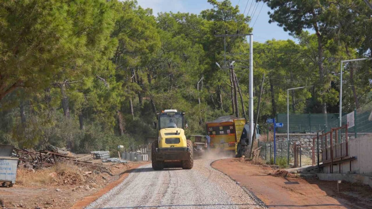Alanya Belediyesi, Keşefli Mahallesi’nde uzun süredir beklenen yol çalışmasını tamamladı.
