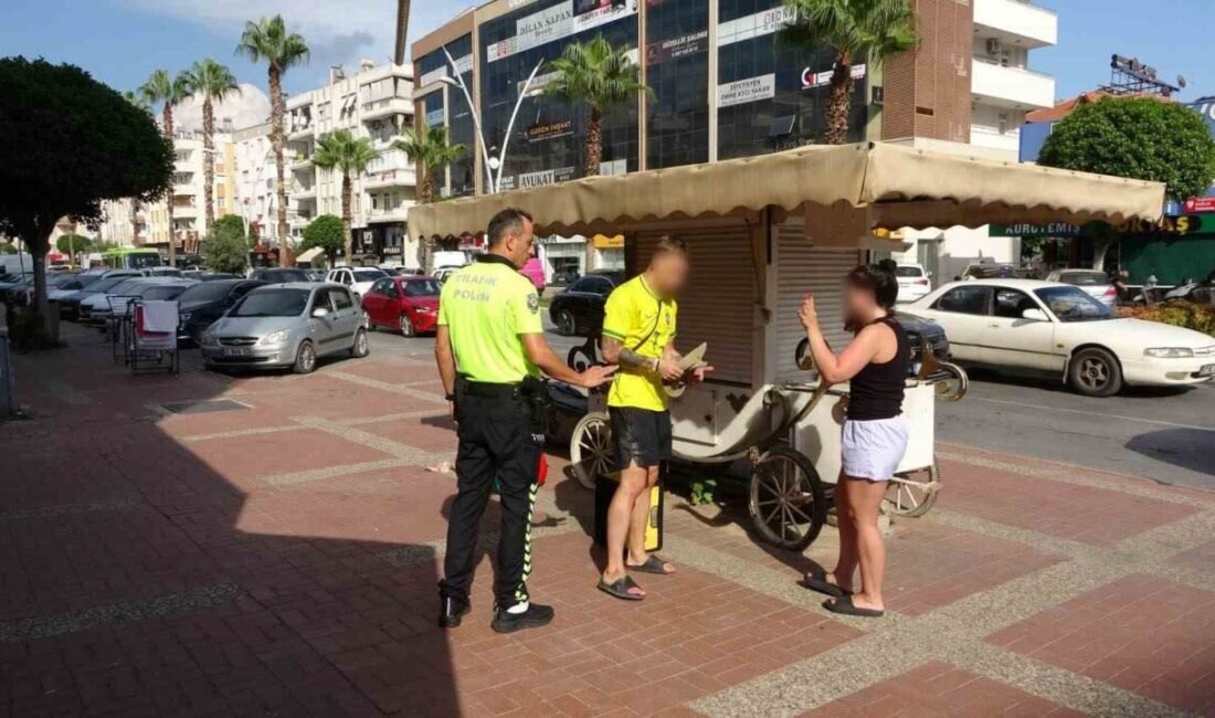 Antalya’da kırmızı ışıkta beklerken bir anda kaldırıma çıkıp seyyar büfeye