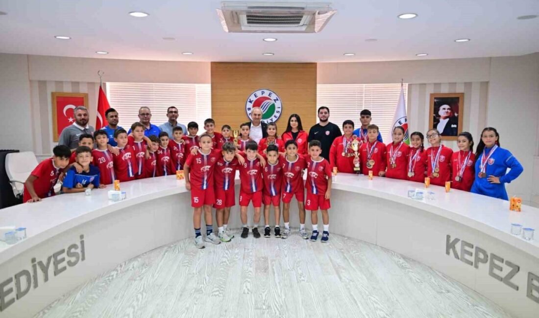 Kepez Belediyesi Spor Kulübü’nün futbol ve güreş takımları, elde ettikleri
