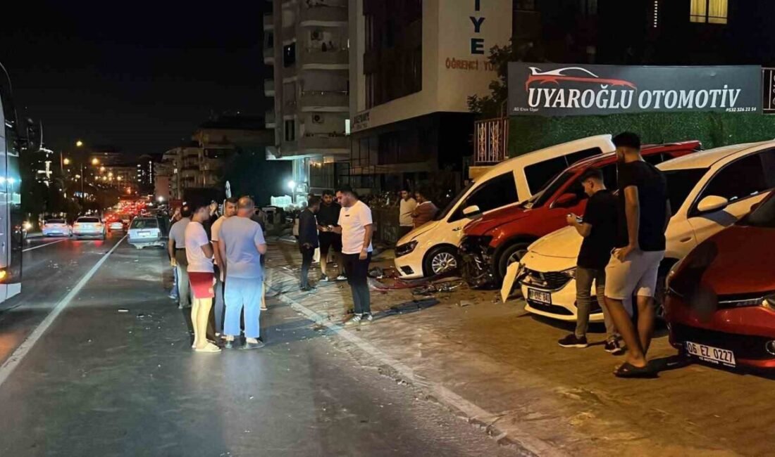 Antalya’nın Alanya ilçesinde sürücüsünün direksiyon hakimiyetini kaybettiği otomobil, yol kenarındaki