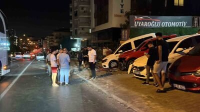 Antalya’nın Alanya ilçesinde sürücüsünün direksiyon hakimiyetini kaybettiği otomobil, yol kenarındaki
