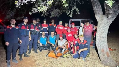 Antalya’da Likya yolunda ayağı burkulan turist, arama kurtarma ekiplerince bulunup