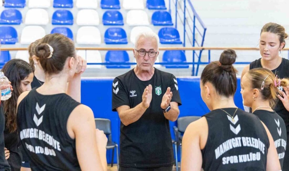 Yeni sezona hazırlanan Manavgat Belediyespor Kadın Voleybol Takımı, hazırlık maçında