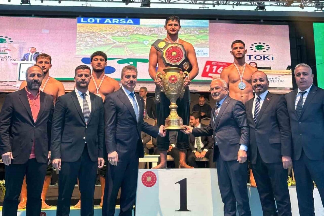 İstanbul'da Yağlı Güreş Kupası'nda Manavgatlı genç şampiyon