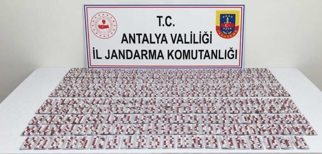 Antalya’nın Manavgat ilçesinde düzenlenen operasyonda 3 bin sentetik hap ele