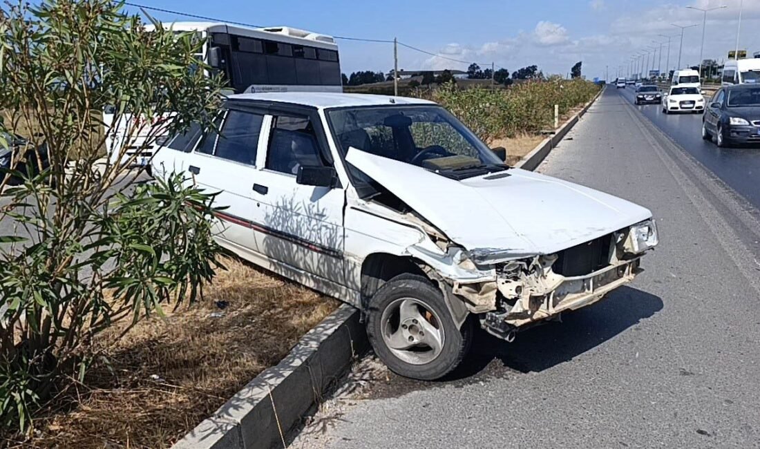 Antalya’nın Manavgat ilçesinde sürücüsünün direksiyon hakimiyetini kaybettiği otomobilin, aynı istikamette