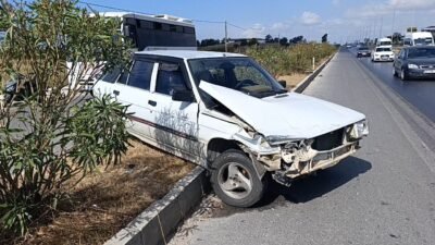 Antalya’nın Manavgat ilçesinde sürücüsünün direksiyon hakimiyetini kaybettiği otomobilin, aynı istikamette