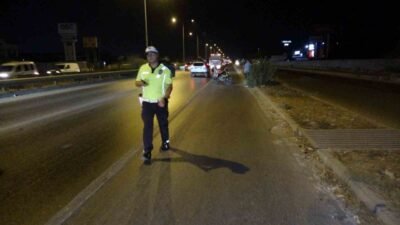 Antalya’nın Manavgat ilçesinde motosikletin yolun karşısına geçmeye çalışan yayaya çarpması