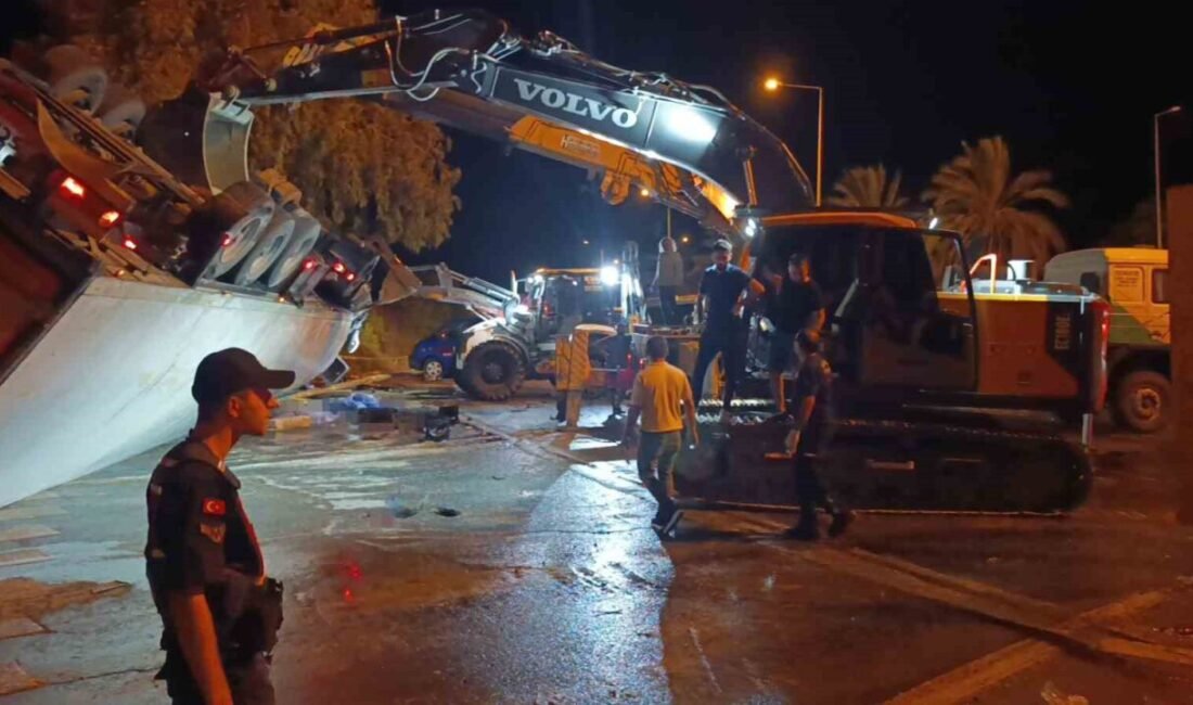 Antalya’nın Manavgat ilçesinde tırın trafik lambaları ve otomobile çarptıktan sonra