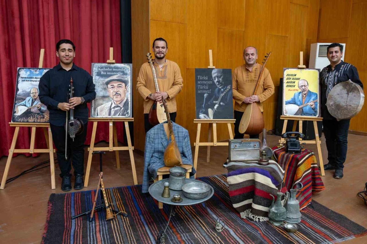 Gönüllere dokunan eserleriyle hafızalarda yer eden usta sanatçı Neşet Ertaş,