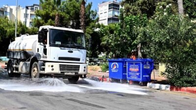 Antalya’da yaz aylarıyla birlikte çöp konteynerlerinde oluşabilecek kötü koku ve