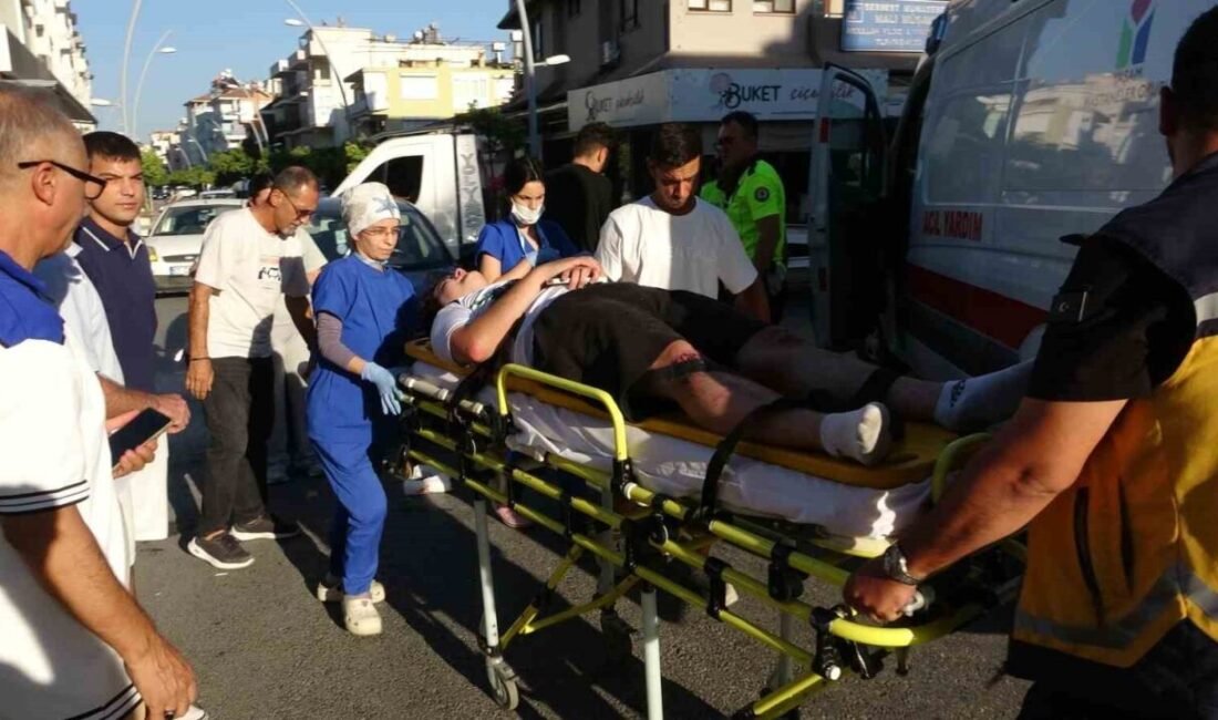 Antalya’nın Manavgat ilçesinde motosiklet ile otomobilin çarpışması sonucu meydana gelen