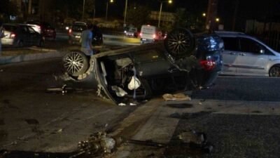 Antalya’da kontrolden çıkarak ana bulvardan yan yola savrulan otomobil, takla