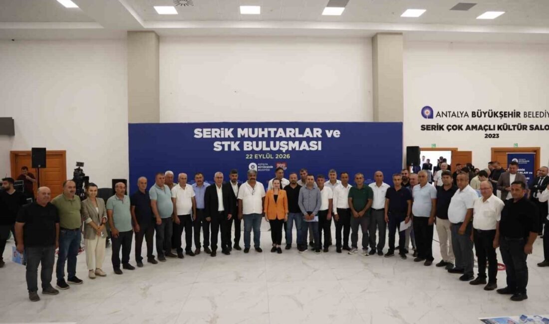 Antalya Büyükşehir Belediyesi Başkan Vekili Büşra Özdemir, beraberinde bürokrat ve