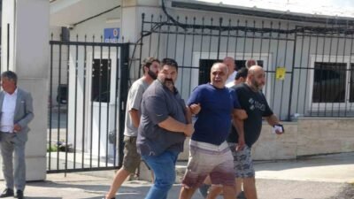 Antalya’da sürücüsünün kontrolünden çıkıp ağaca çarpan otomobildeki 24 yaşındaki hemşire,