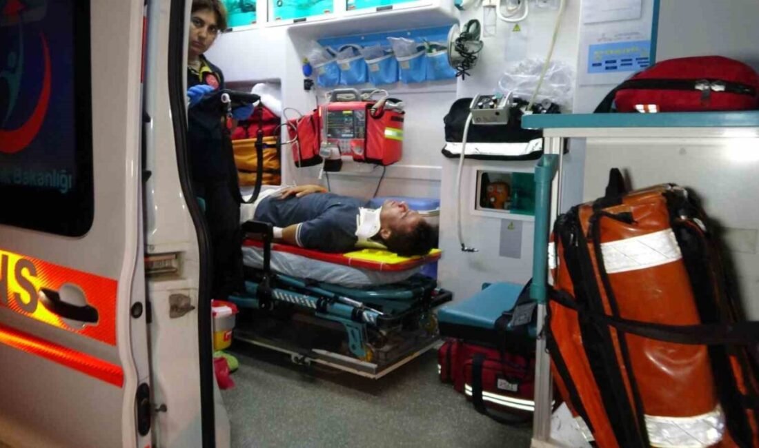 Antalya’nın Manavgat ilçesinde refüj bordürüne çarptıktan sonra takla atarak devrilen