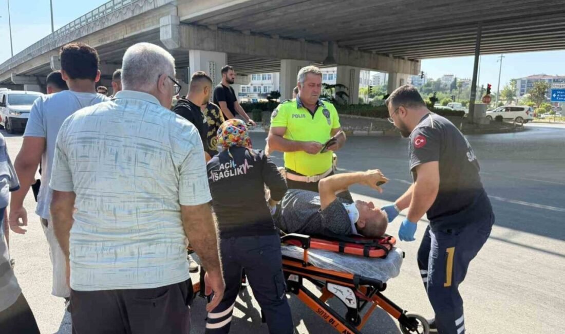 Antalya’nın Serik ilçesinde denetimli toplu taşıma otobüsü ile motosikletin çarpışması