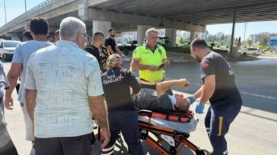 Antalya’nın Serik ilçesinde denetimli toplu taşıma otobüsü ile motosikletin çarpışması