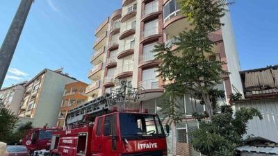 Serik Yeni Mahalle'de apartmanın balkonu yangın çıktı, itfaiye müdahalesiyle daireye
