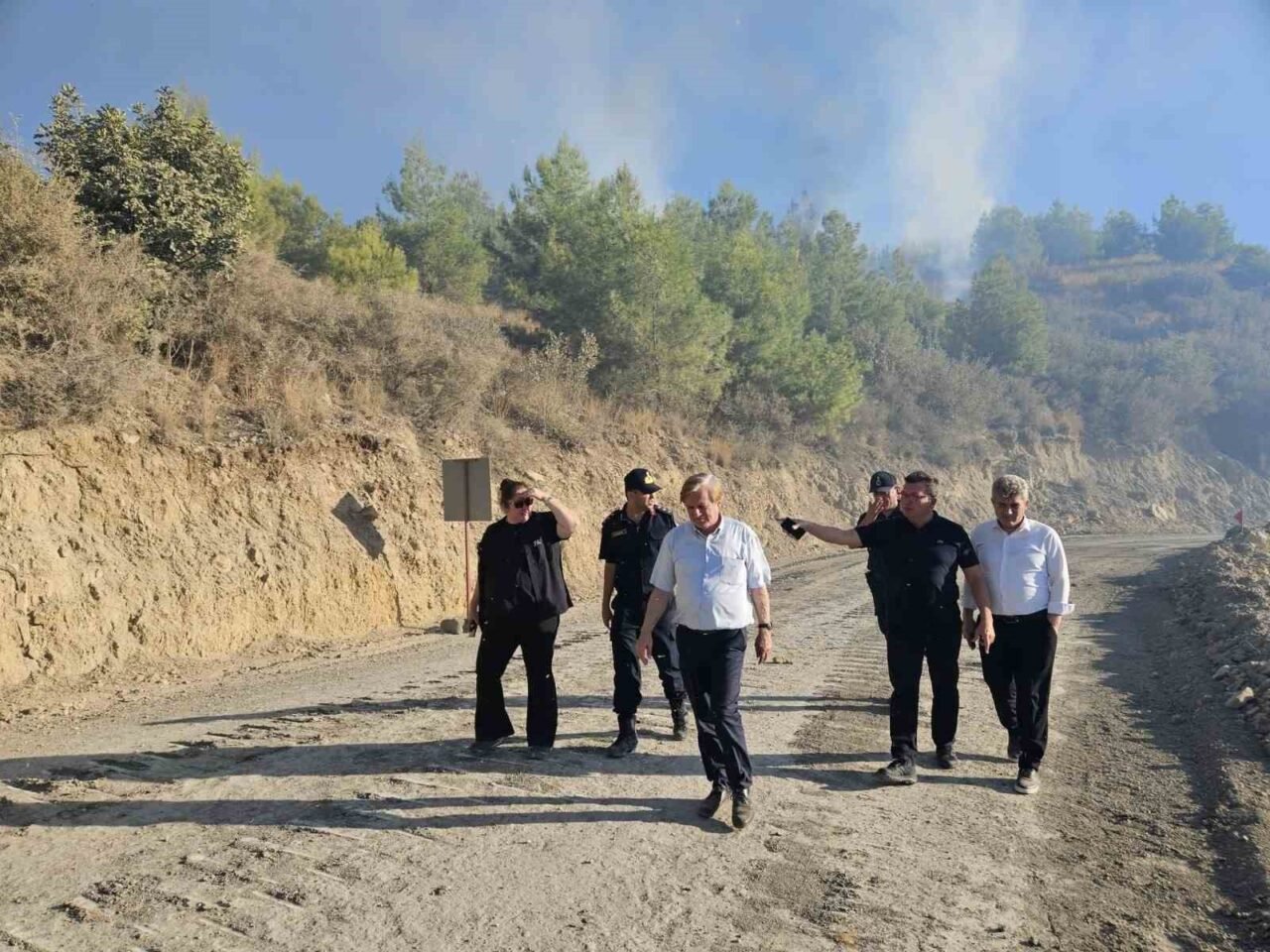 Antalya’nın Serik ilçesinde dün akşam saatlerinde başlayıp, yerleşim yerlerini de