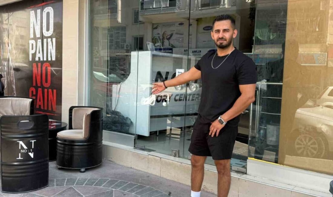 Antalya’nın Serik ilçesinde bir spor salonunun önüne bırakılan çantanın, kısa