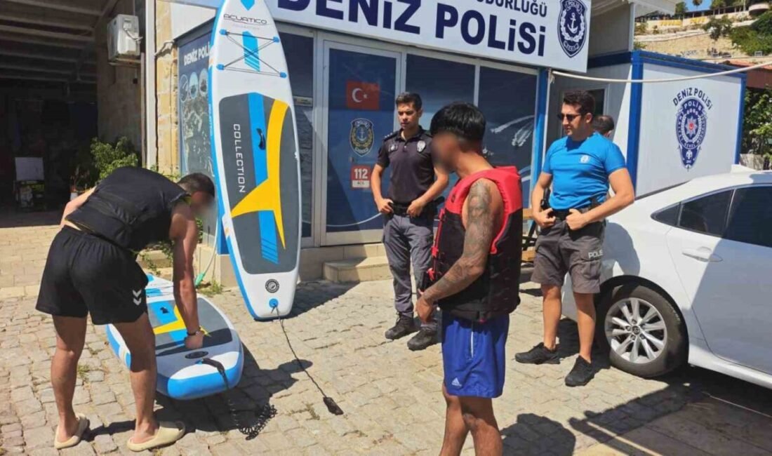Antalya’da SUP ile denize açılan 2 kişi, küreklerinin kırılmasının ardından