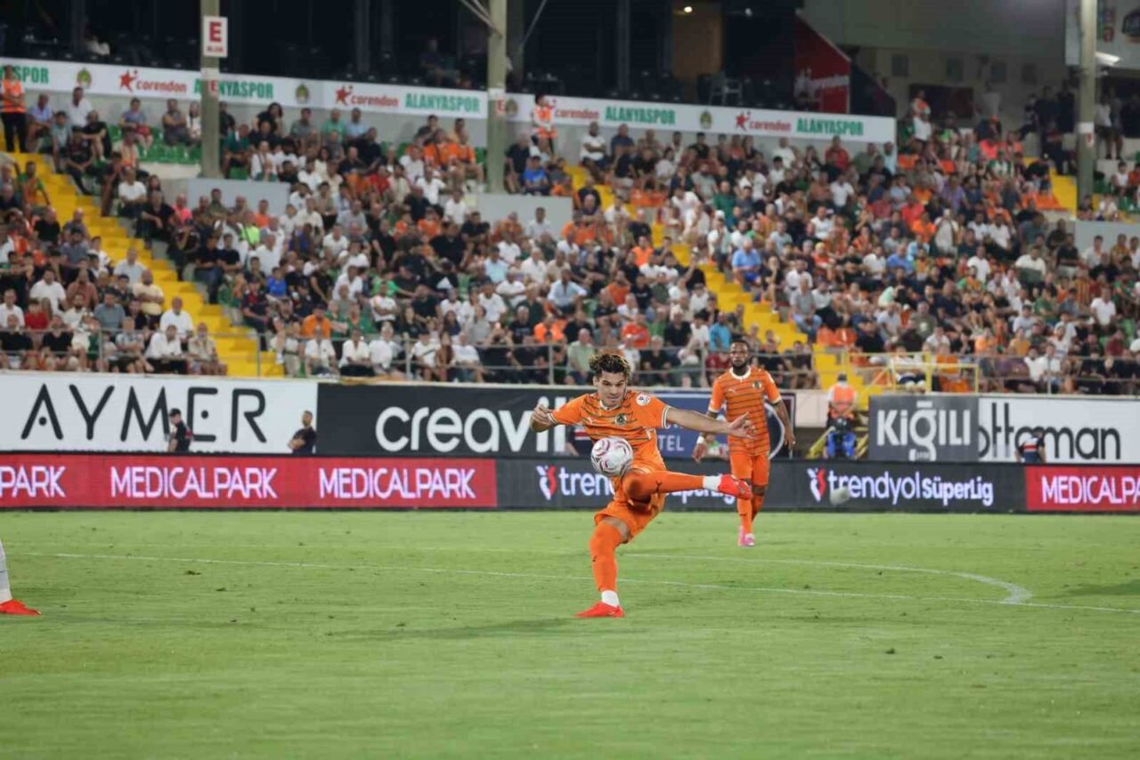 Trendyol Süper Lig’in 5. haftasında Corendon Alanyaspor evinde karşılaştığı Göztepe