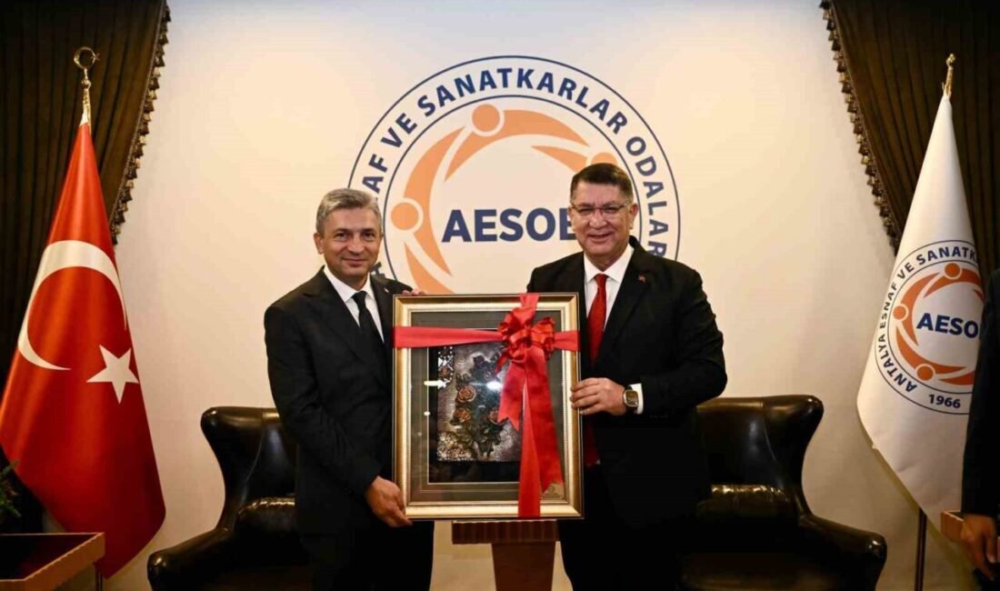 Antalya Valisi Hulusi Şahin, AESOB Başkanı Adlıhan Dere’ye tebrik ziyaretinde