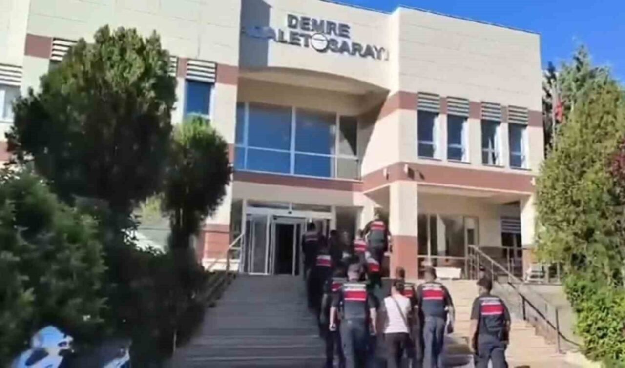 Antalya’da internet üzerinden villa ve bungalov kiralama ilanı vererek bir