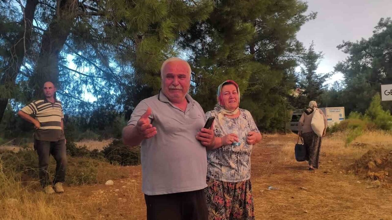 Antalya Aksu’da söndürme çalışmaları devam eden orman yangınında bir anda