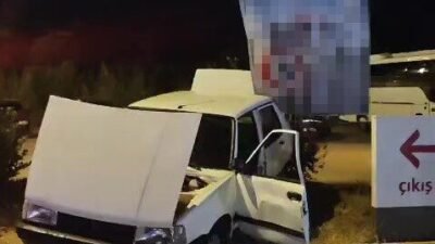 Antalya’nın Manavgat ilçesinde uyarı levhasını dikkate almayarak ‘U’ dönüşü yapmak