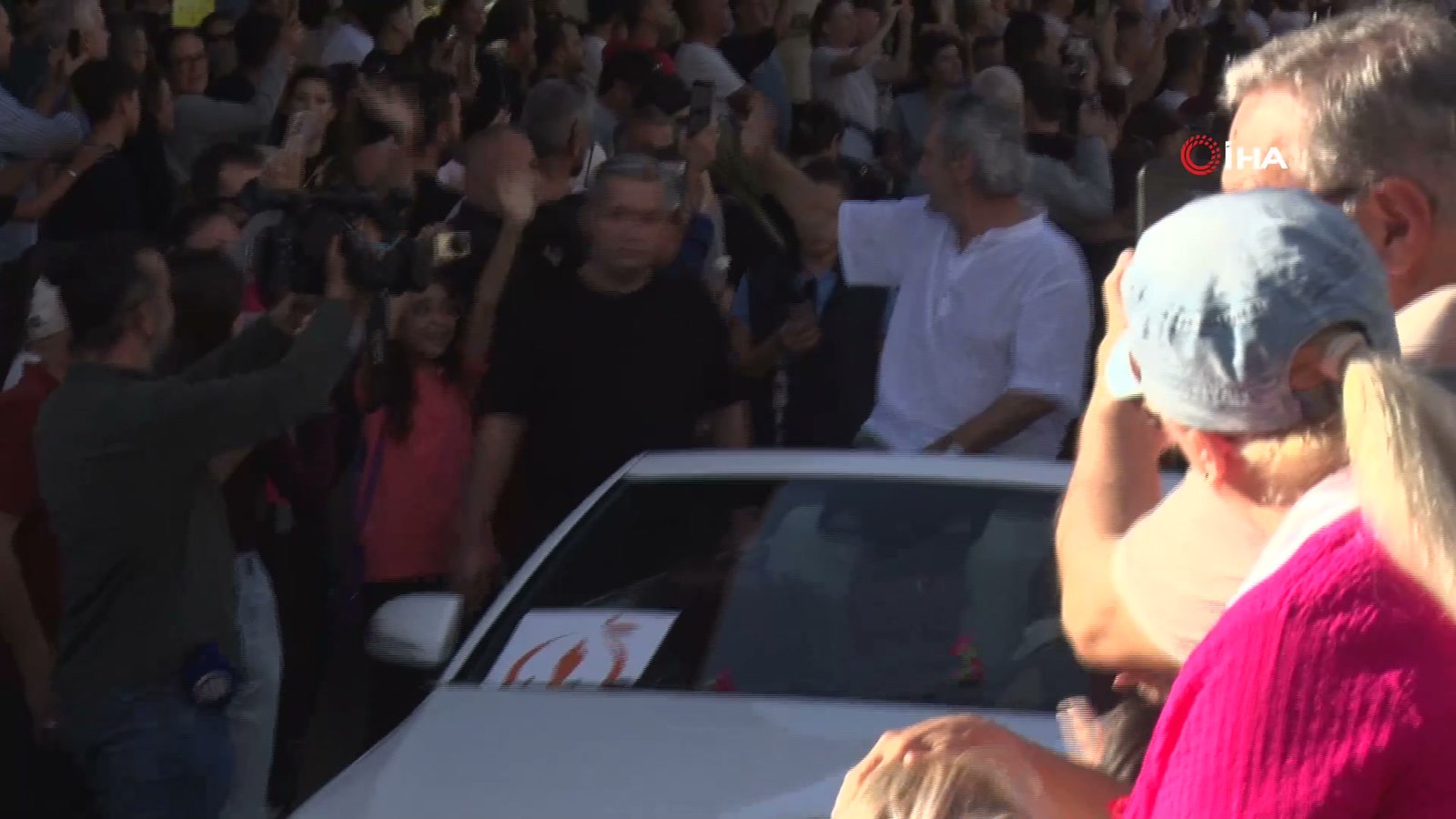 Altın Portakal kortejinde Işıklar Caddesi hınca hınç doldu