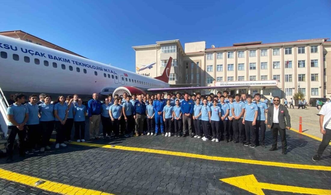 Antalya’daki 77. Uluslararası Uzay Kongresi’ne katılan dört astronot, Aksu’daki uçak