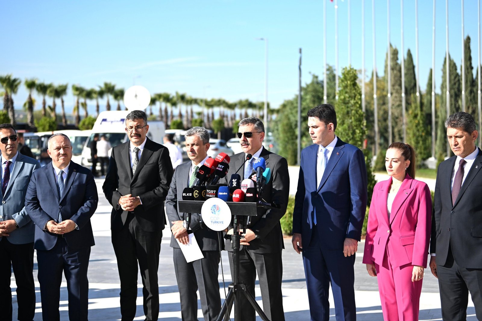 Bakanlar Murat Kurum ve Mustafa Çiftçi, COP31 hazırlıklarını inceledikleri alanda basın mensuplarına açıklama yaptı