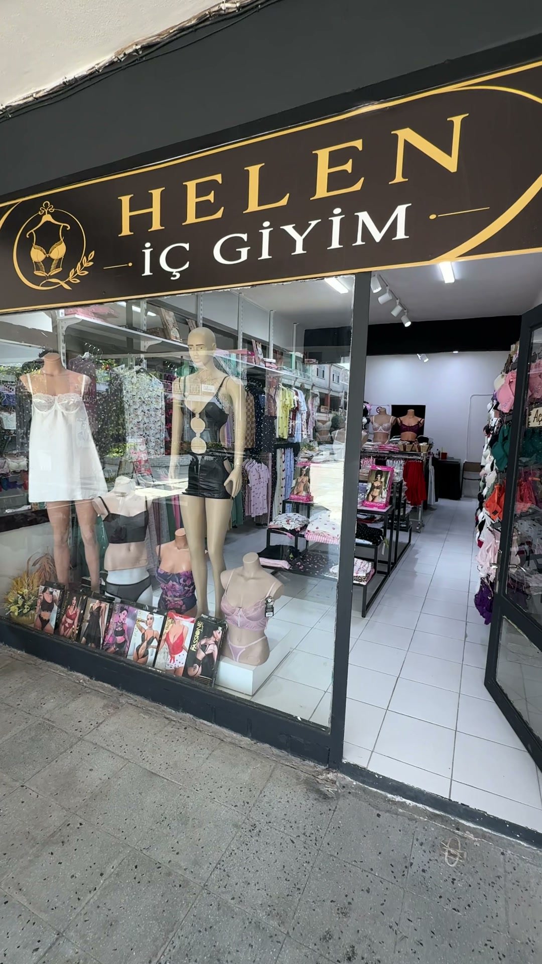 Helen İç Giyim, Eski Serik Belediyesi İş Hanı'nın altında hizmet veriyor