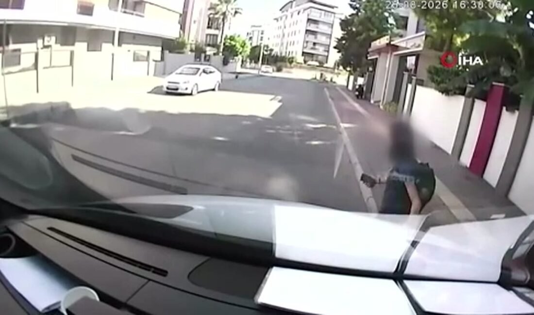 Konyaaltı'nda servisten inip karşıya geçen 13 yaşındaki Yasemin Tuana Özdemir'e