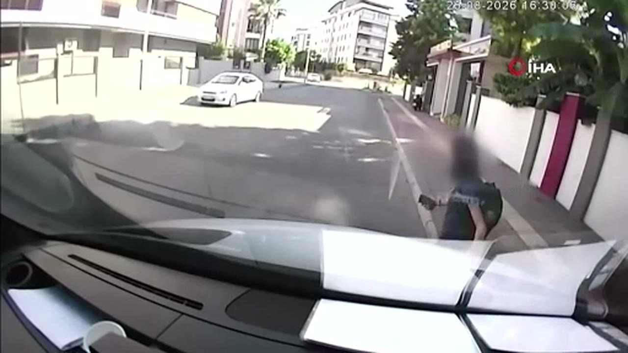 Kaza anı araç kamerasına yansıdı
