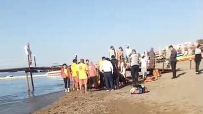 Serik ilçesine bağlı Boğazkent'te otel sahilinden denize giren 77 yaşındaki