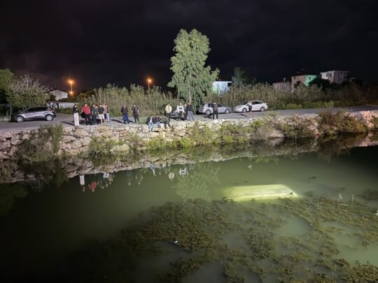 Serik ilçesine bağlı Boğazkent Mahallesi'nde sulama kanalına düşen hafif ticari