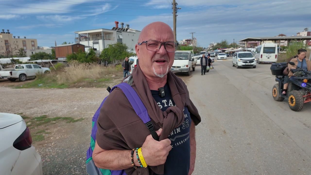Pazarı ilk kez gezen Alman turist