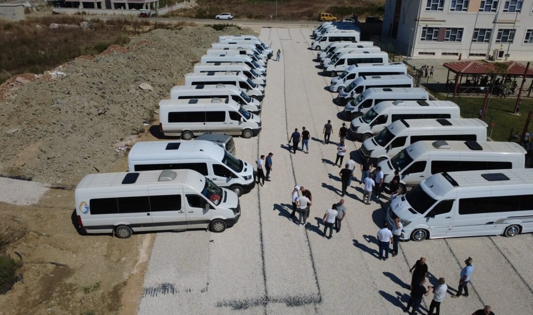Serik'te Gedik İlköğretim Okulu'nun batı cephesindeki toprak alan, 35 servis