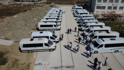 Serik'te Gedik İlköğretim Okulu'nun batı cephesindeki toprak alan, 35 servis
