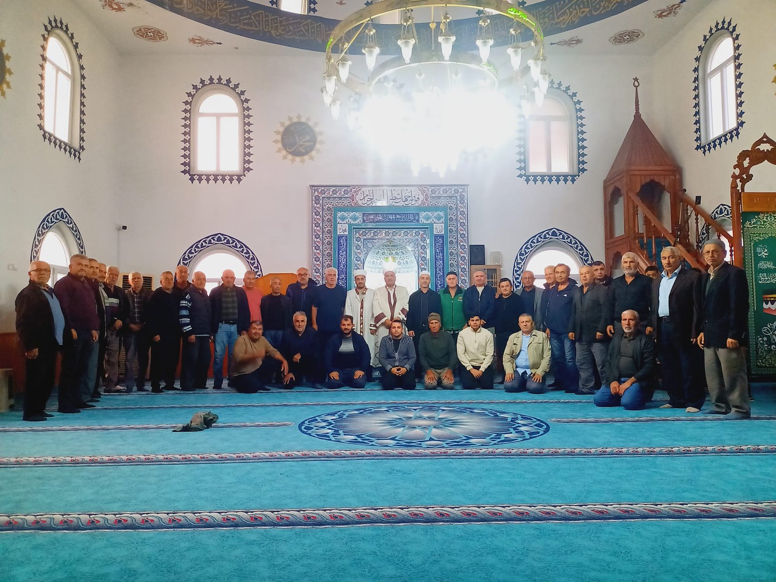 Serik'te Sabah Namazı Buluşması'na katılan cemaat ve din görevlileri