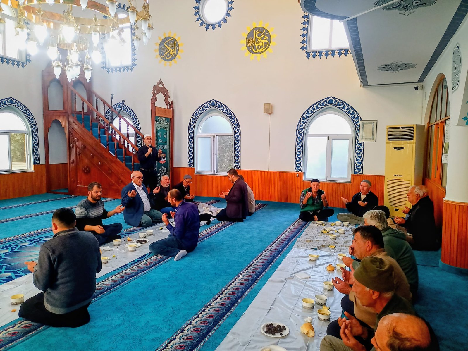 Program kapsamında yapılan sohbet ve ikram
