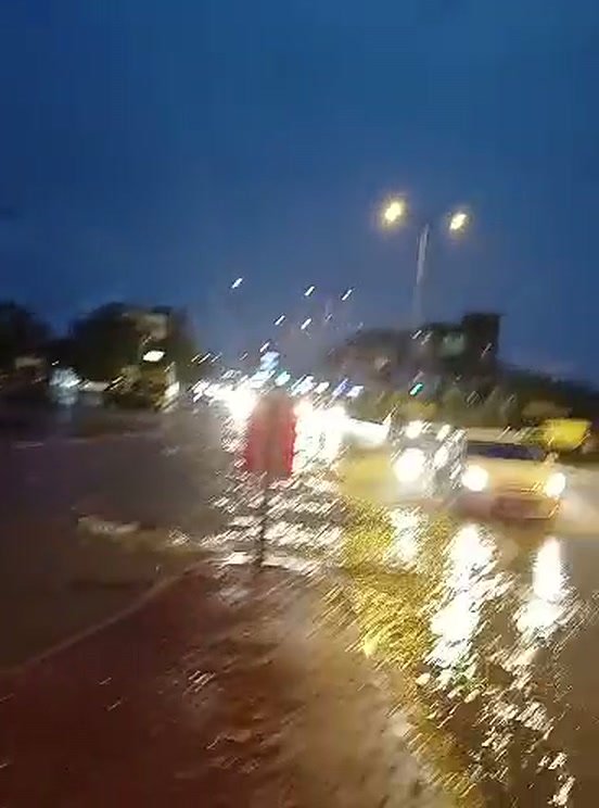 Orta Mahalle otogar kavşağı çevresinde yağış