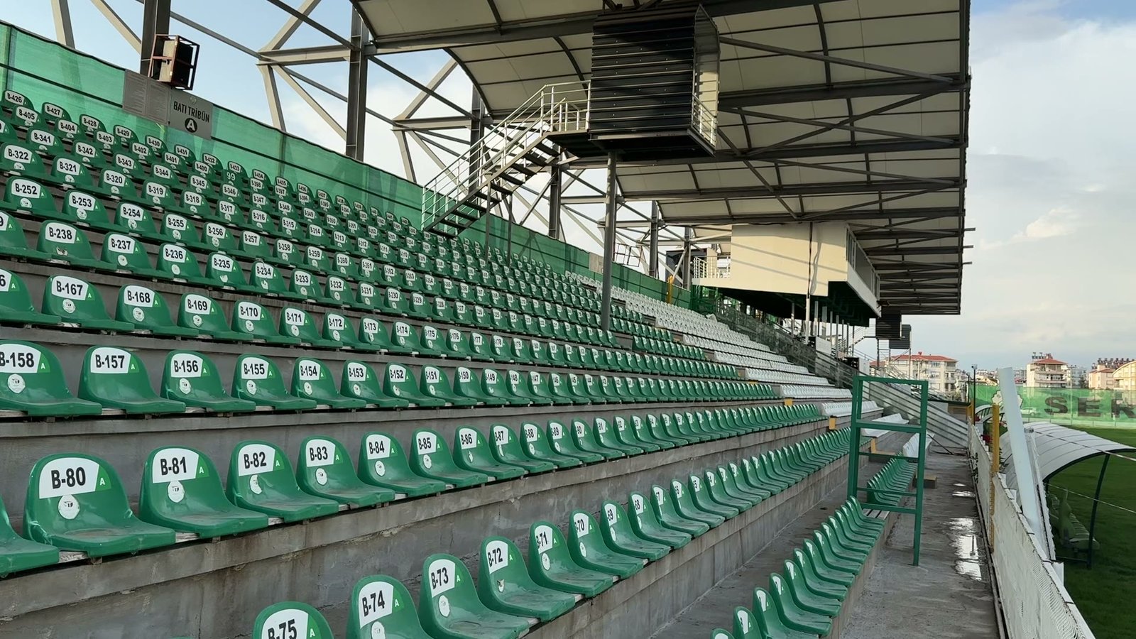 Stadın tribünleri